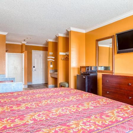 Hotel Corona Ca - Hwy 91 Buitenkant foto