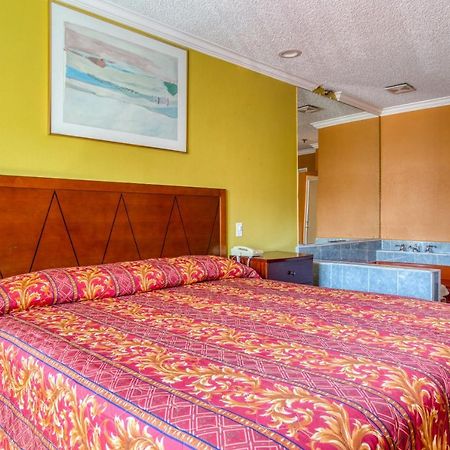 Hotel Corona Ca - Hwy 91 Buitenkant foto