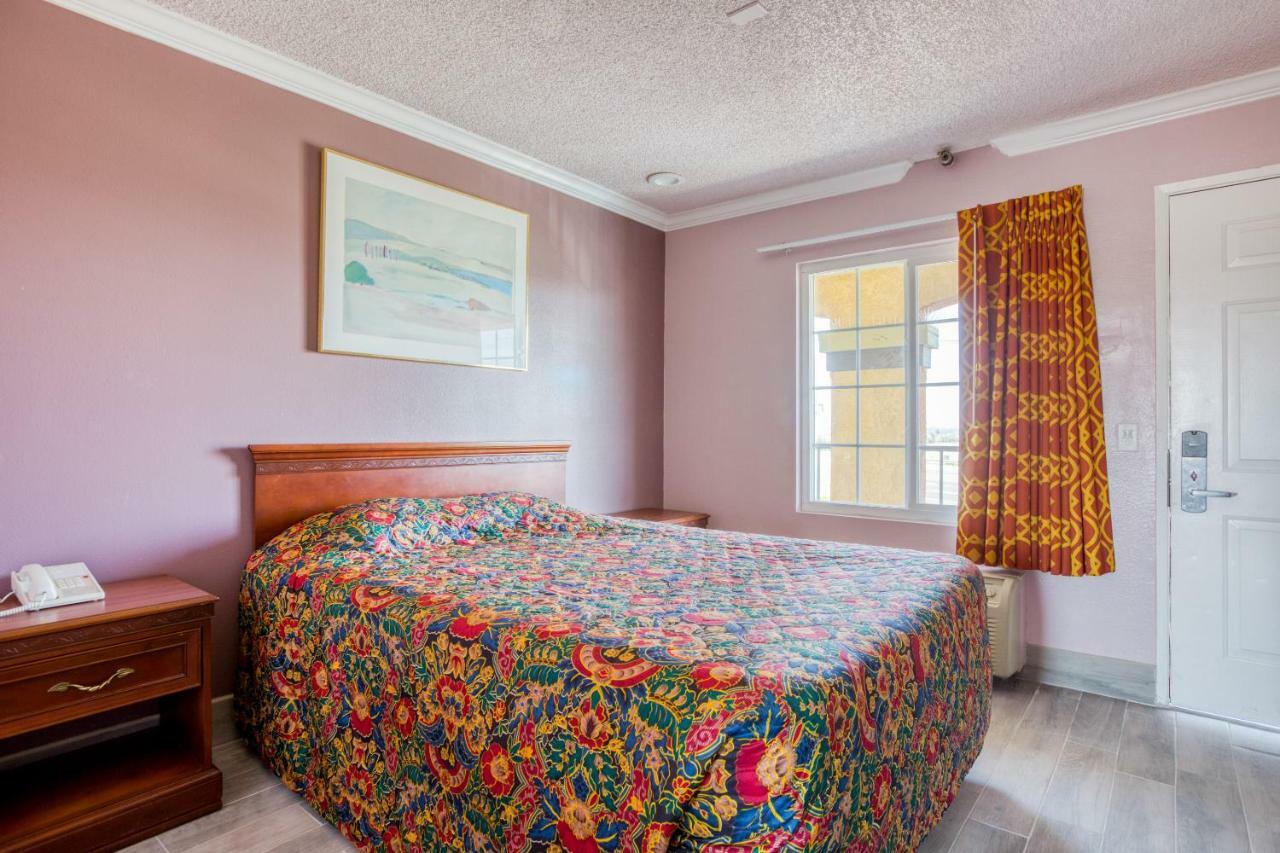 Hotel Corona Ca - Hwy 91 Buitenkant foto