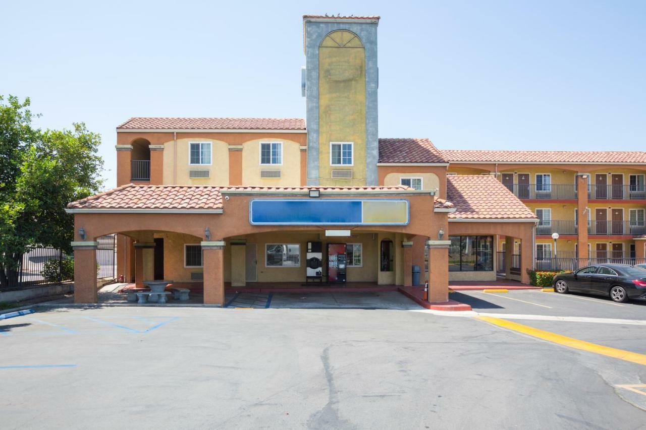 Hotel Corona Ca - Hwy 91 Buitenkant foto