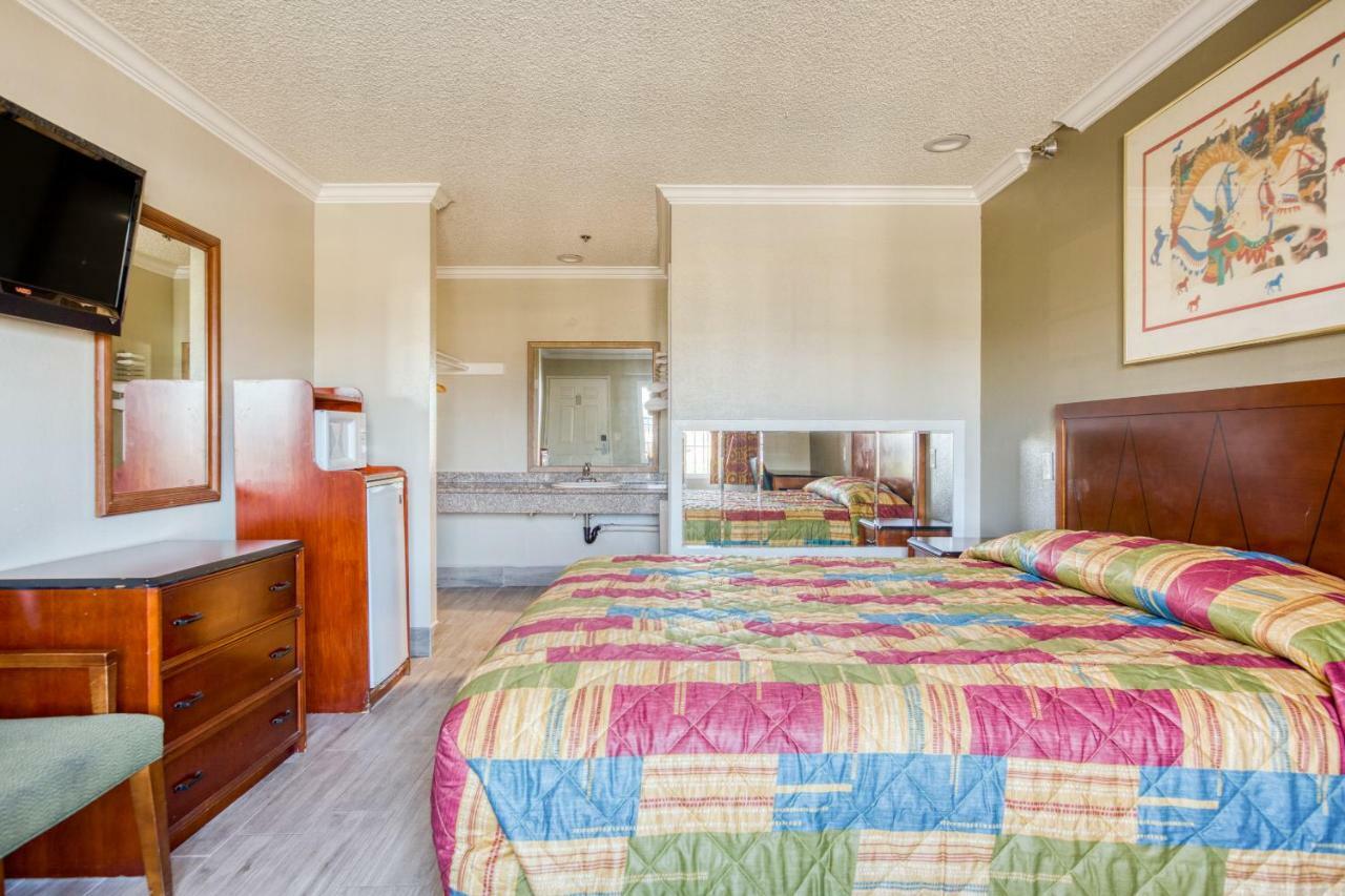 Hotel Corona Ca - Hwy 91 Buitenkant foto