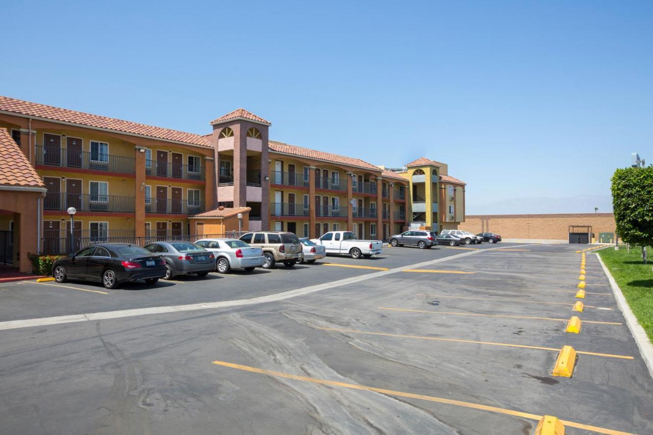 Hotel Corona Ca - Hwy 91 Buitenkant foto