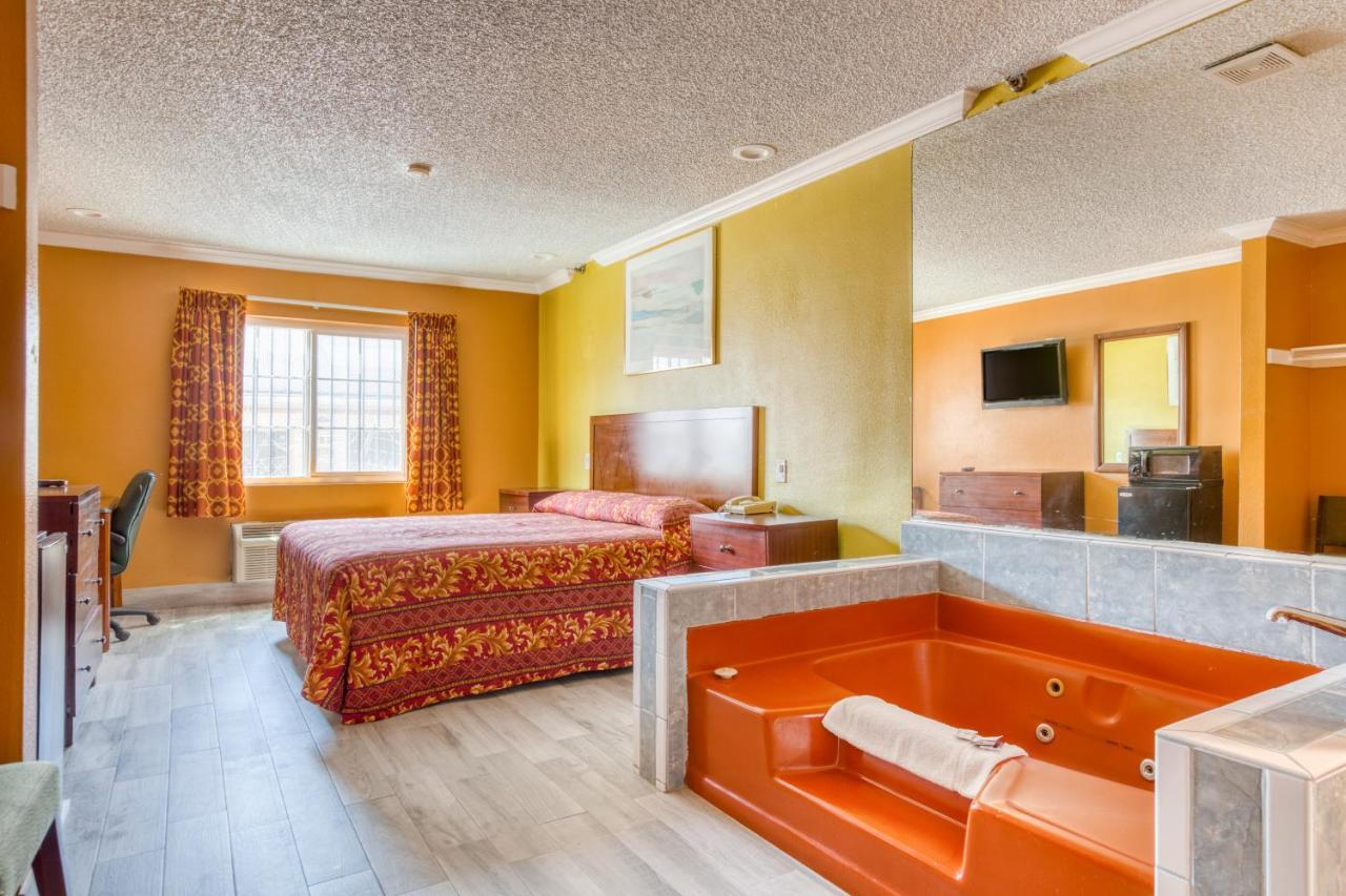 Hotel Corona Ca - Hwy 91 Buitenkant foto